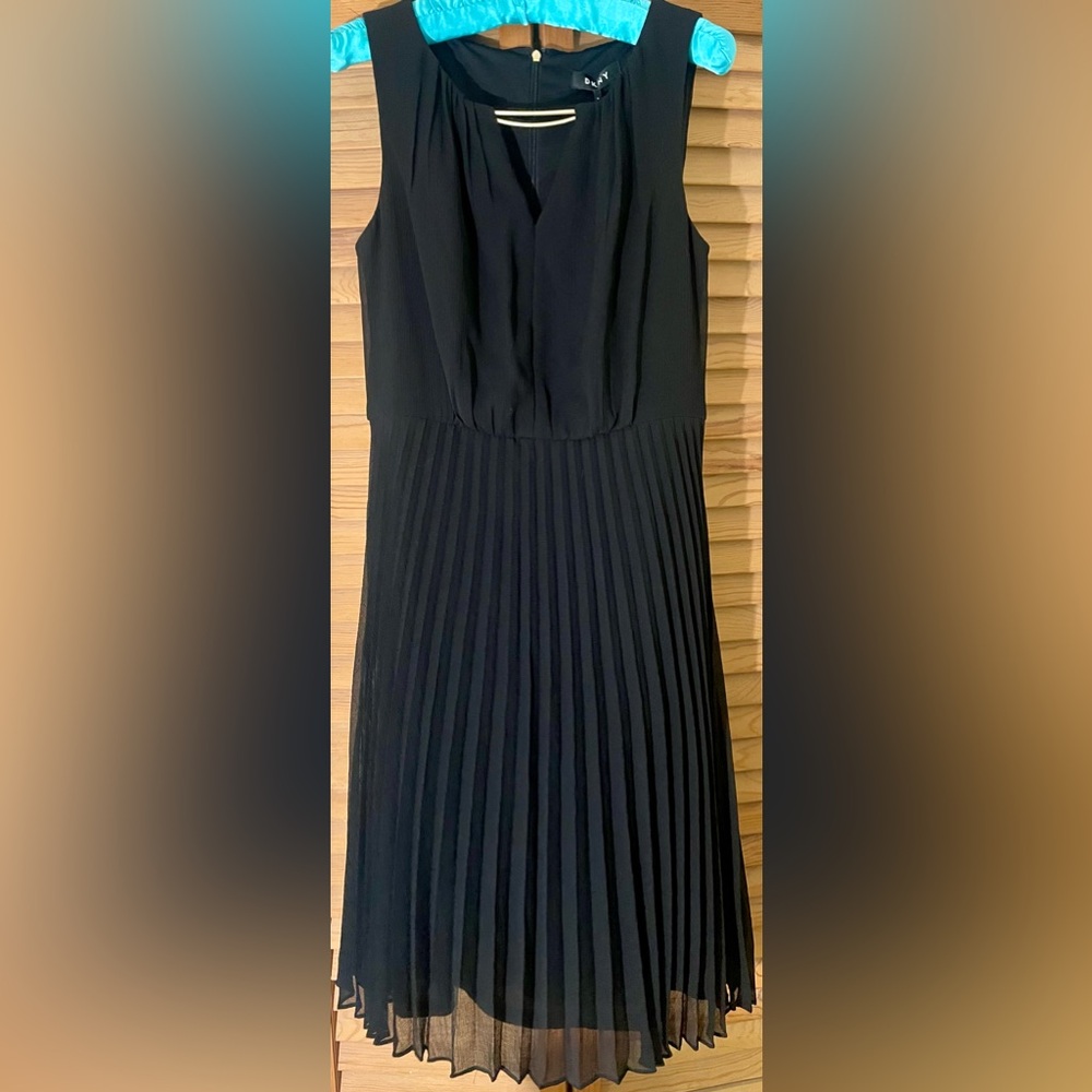 DKNY Black Sleeveless Pleated Midi Dress